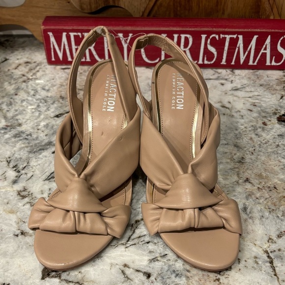 Kenneth Cole Blanche Knot Sandal 6.5 New without Tags - Picture 1 of 4